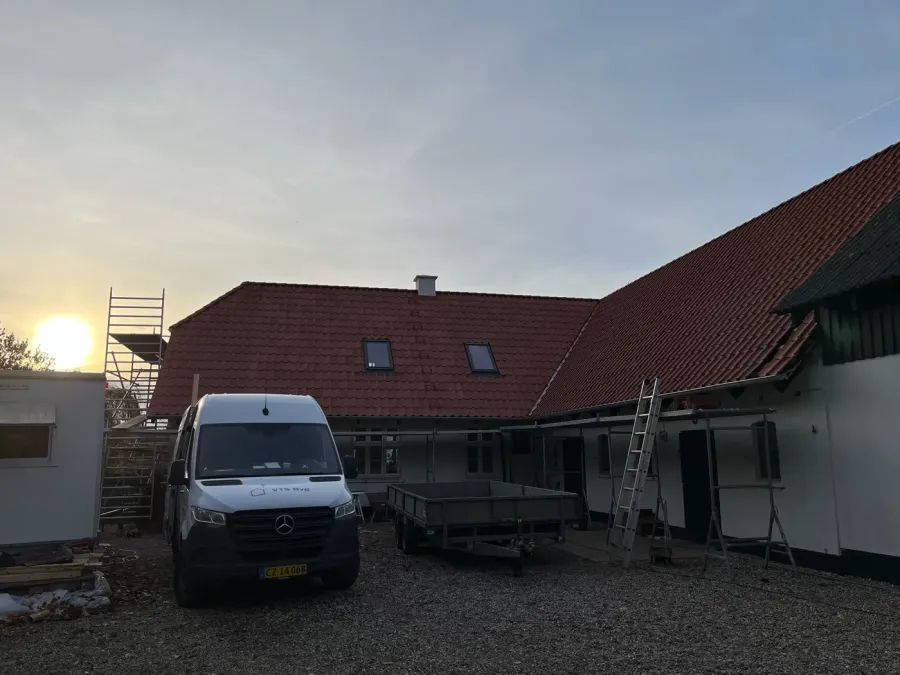 VTS Byg firmabil ved det nye tegltag